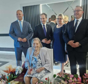 100. urodziny Pani Janiny Bartnik i aż tyle wnucząt i prawnucząt!