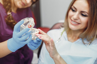 Leczenie ortodontyczne: przewodnik po prostych zębach