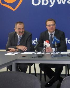 Na zdjęciu: Wiesław Wędzonka (z lewej) obok innego kandydata PO do Sejmu, obecnego posła Radosława W