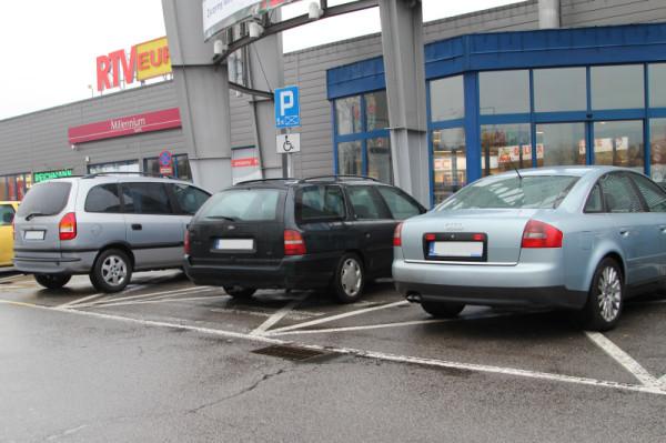 Zanim zaparkujesz na miejscu przeznaczonym dla osoby niepełnosprawnej pomyśl, czy aby na pewno chcia