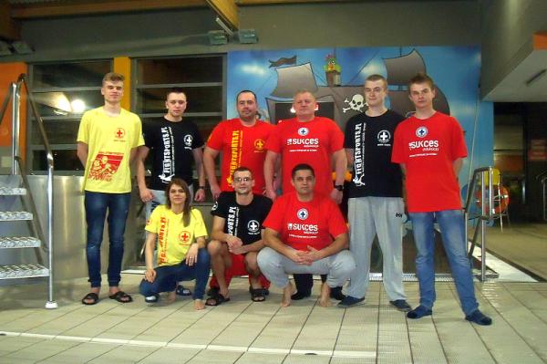 Na zdjęciu stoją od lewej: Wojciech Lutka, Tomasz Gorczyca, Paweł Stefanski, Rafał Jeruzal, Damian W