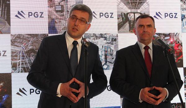 Prezes zarządu PGZ Wojciech Dąbrowski i minister skarbu Włodzimierz Karpiński