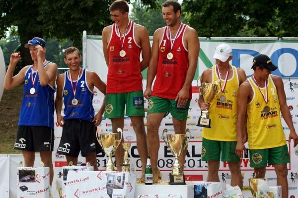 Podium zmagań turnieju Beach Ball Klinkier Przysucha 2015. Foto: RadomSport.pl