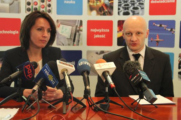 Od lewej: poseł Anna Białkowska i dyrektor Marcin Gierczak