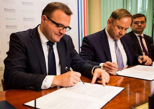Moment podpisania listu intencyjnego. Foto: Radom.pl