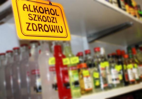 Sklepy monopolowe mają obowiązek informowania o szkodliwości picia alkoholu