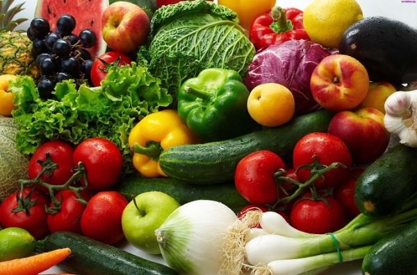 Osoby z wyższym wykształceniem częściej jedzą owoce oraz warzywa 