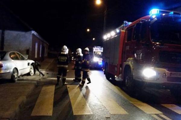 Strażacy zabezpieczyli i uprzątnęli teren zdarzenia, m.in. plamę oleju. Foto: OSP Iłża 