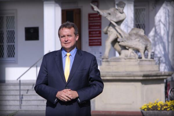 Burmistrz Tomasz Śmietanka, sprawował swój urząd przez 20 lat