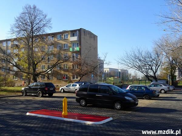 Nowy parking obok bloku przy ulicy Kusocińskiego 1