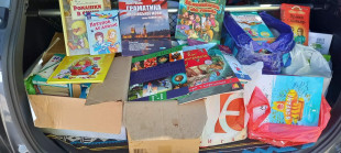 Książki dla ukraińskich dzieci zebrał pracownik PUP w Radomiu