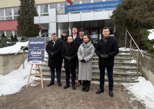 Radomska Konfederacja protestowała przed urzędem skarbowym przy ul. Struga