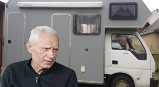 Kazimierz Kwaśnik i jego kamper