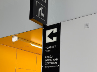 Podróż z małym dzieckiem potrafi być wyzwaniem. Lotnisko w Radomiu pomyślało o tym