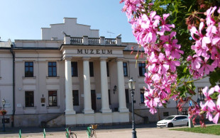 Mistrz i jego uczniowie. Wyjątkowa wystawa prof. Andrzeja Markiewicza w Malczewskim