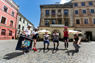 ''Daj się oświecić''. Czytanie umów jest ważne! [WIDEO]