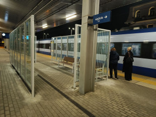 Poczekalnie peronowe na stacji Radom Główny