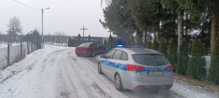 Wjechał do rowu i spędził całą noc w samochodzie