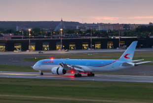  Dreamliner włoskiej linii Neos Air na lotnisku w Radomiu