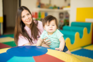 Dlaczego warto zostać opiekunem w żłobku? Poznaj 3 powody!