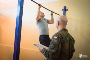 Podciąganie na drążku