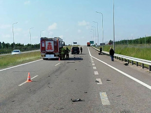 Wypadek na S7 pod Mleczkowem. Citroen uderzył w Mercedesa, ranna kobieta 
