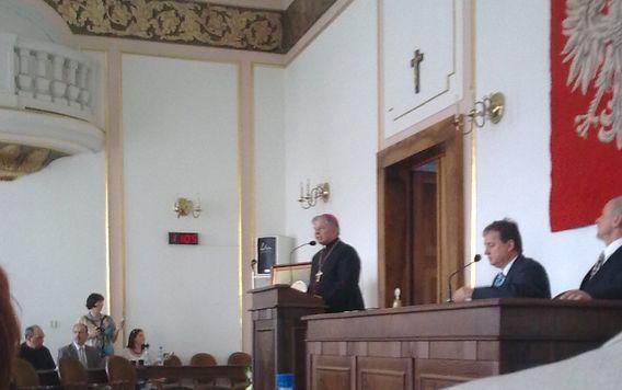Występuje ks. bp ordynariusz Henryk Tomasik