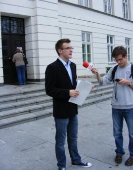 Sekretarz Zarządu Stowarzyszenia Radomskie Inwestycje ogłasza werdykt. Fot. Kinga Woźniak 