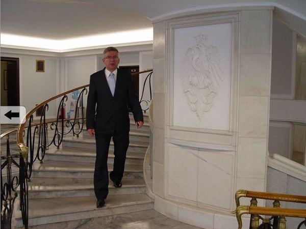 http://www.karczewski.org.pl/