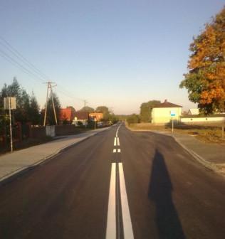 Przebudowana droga w okolicach Mąkos