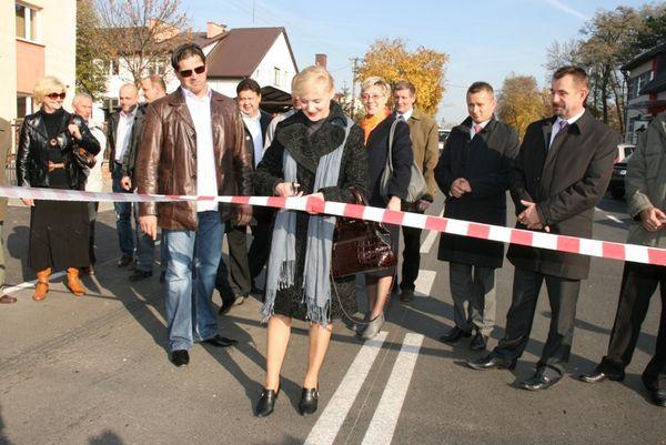 Otwarcie zmodernizowanego odcinka drogi Brzóza - Radom w Jastrzębi. Fot. www.radompowiat.pl .