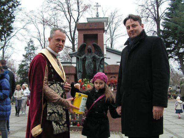 Radny Sławomir Adamiec w stroju szlachcica robił podczas kwesty prawdziwą furorę. Nic dziwnego, że p