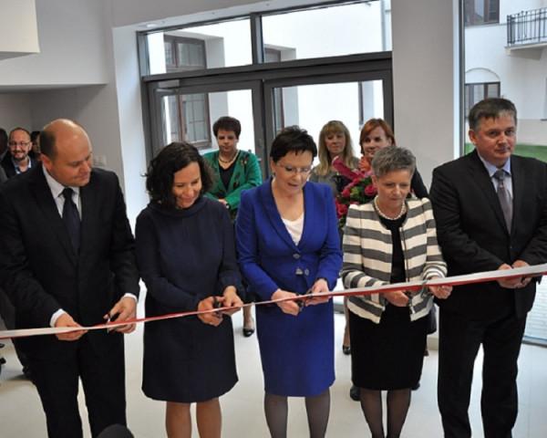 Od lewej: Andrzej Kosztowniak, Monika Smoleń, Ewa Kopacz, Bożena Marczykowska i Dariusz Wójcik