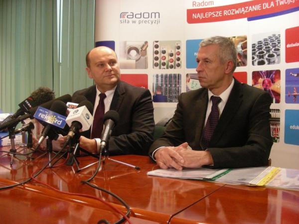 Od lewej: prezydent Radomia Andrzej Kosztowniak, Piotr Kalinowski prezes Miejskiego Ośrodka Sportu i