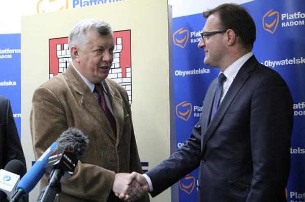 Kazimierz Woźniak i Radosław Witkowski na konferencji podczas której Radomianie Razem udzielili popa