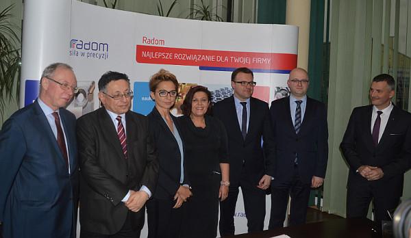 Na zdjęciu (od lewej): wojewoda mazowiecki Jacek Kozłowski, prezes PAIIZ Sławomir Majman, wiceprezes