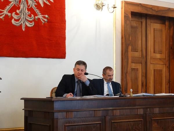 Od lewej: przewodniczący Dariusz Wójcik (PiS), Wiesław Wędzonka (PO)