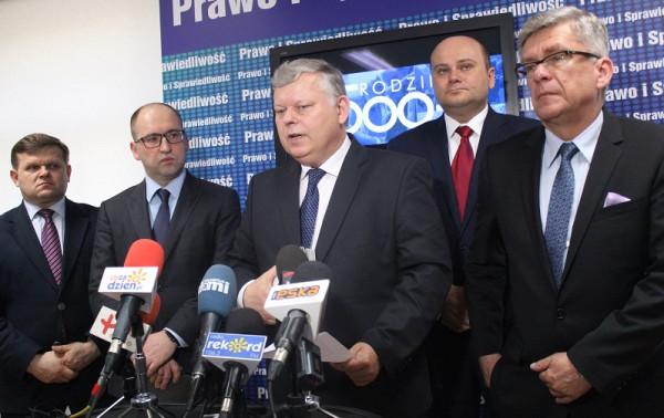 Od lewej: Wojciech Skurkiewicz, Adam Bielan, Marek Suski, Andrzej Kosztowniak, Stanisław Karczewski