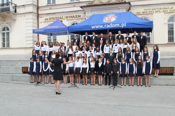 Ubiegłoroczne wspólne śpiewanie hymnu UE