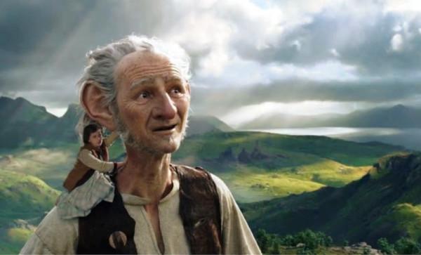 Kadr z filmu ''BFG: Bardzo Fajny Gigant''
