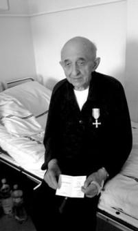 Ś.P. Kazimierz Owczarek podczas wręczenia Krzyża Wolności i Solidarności