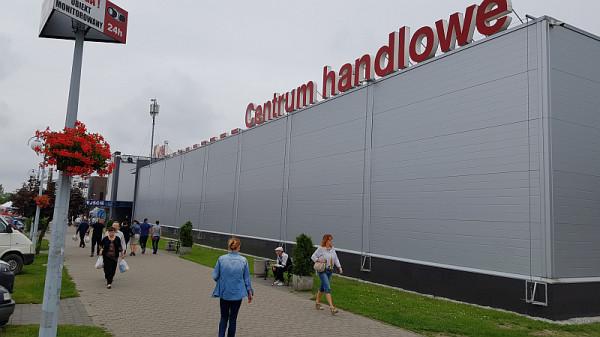 Klienci chętnie odwiedzają Centrum Handlowe i Targowisko Korej nie tylko w dni handlowe