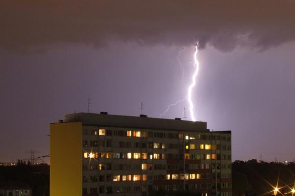 W weekend lepiej zostać w domu. Wysoka temperatura przyczni się do powstawania burz. Prognoza pogody