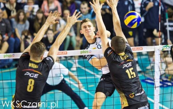 Bartłomiej Bołądź (w ataku). Foto: wksczarni.pl