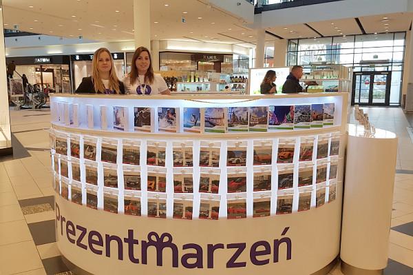 Prezent Marzeń uruchomiono na poziomie 0 Galerii Słonecznej, między sklepami H&M i Sephora