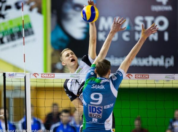 W ataku Bartłomiej Bołądź. Foto: wksczarni.pl