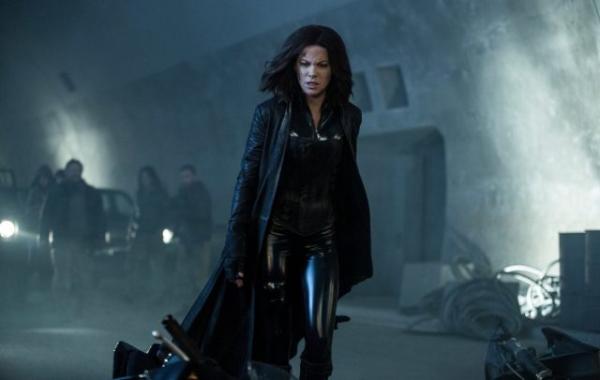 Kadr z filmu ''Underworld: wojny krwi''