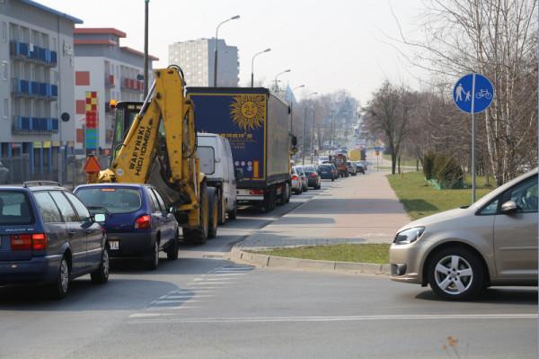 Korek na ul. Zbrowskiego to częsty widok. Równie często postulaty dotyczące tej ulicy, pojawiają się