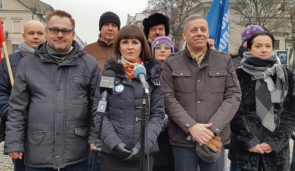 W pierwszym rzędzie od lewej: Marcin Dąbrowski (SLD), Katarzyna Kalinowska (Nowoczesna), Zbigniew Ba