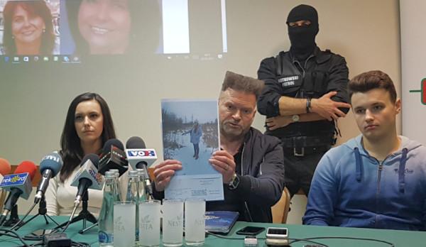 Krzysztof Rutkowski i dzieci zaginionej - Aleksandra oraz Maciej 